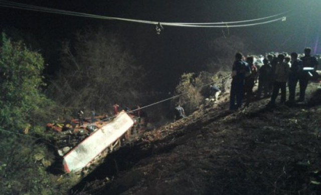 ด่วน!รถทัวร์อุดรธานี-เชียงใหม่ตกเหวดับ5เจ็บ50