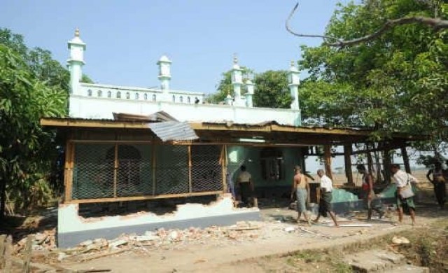 เกิดเหตุบุกทำลายมัสยิดในพม่า