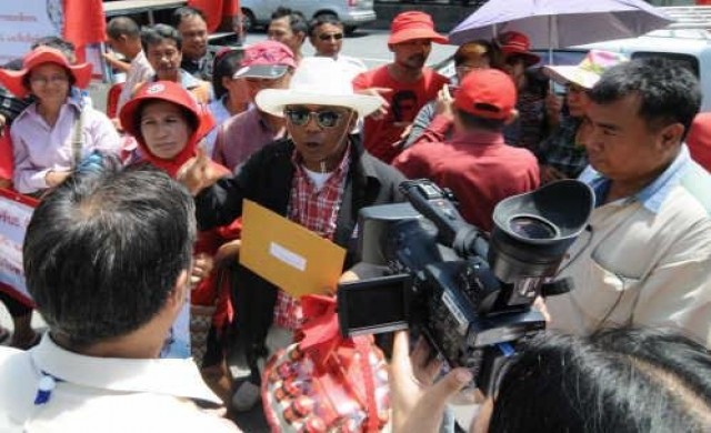 เสื้อแดงสมุทรปราการ บุกหน้าเนชั่น