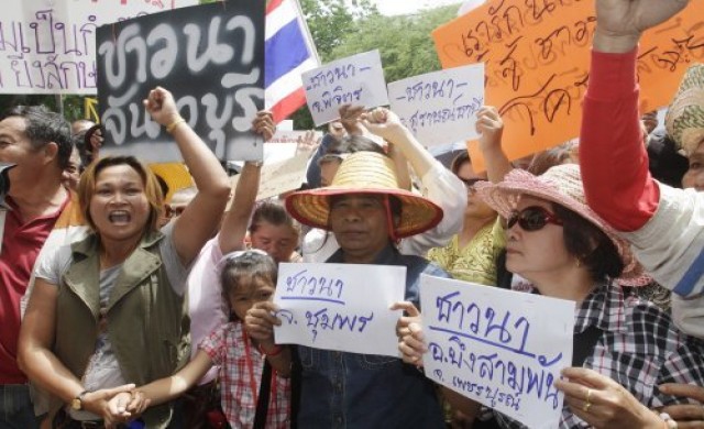 ชาวนาชุมนุมหน้าทำเนียบให้กำลังใจนายกฯ