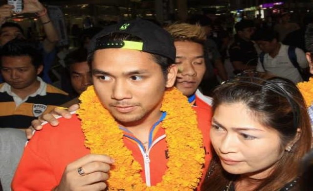 2นักแบดมินตันถึงไทยแล้วสมาคมจ่อตั้งกก.สอบ