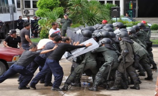 ฝึกซ้อมรับมือม็อบ