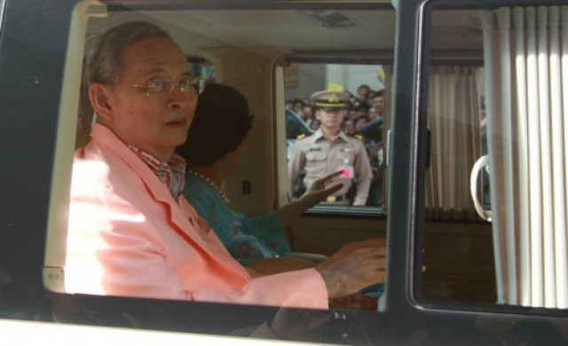 ในหลวง-ราชินี เสด็จฯประทับวังไกลกังวล