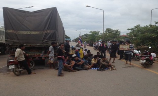 ม็อบยางปิดถนนเอเชียสลายแล้ว