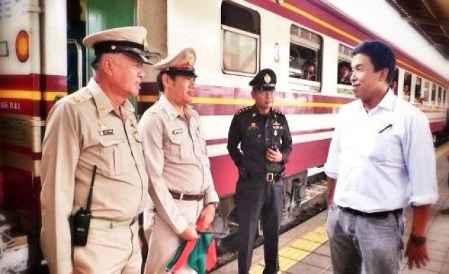 'ชัชชาติ'นั่งรถไฟไปสุรินทร์เจอเลทครึ่งชั่วโมง