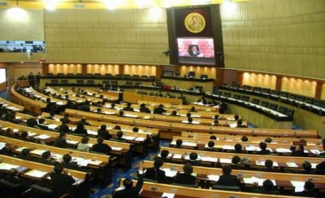 ที่ประชุมสภาหารือแก้ปัญหาขัดแย้ง
