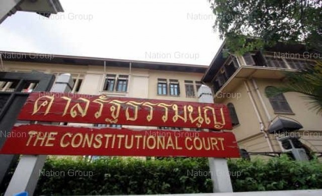40ส.ว.-ปชป.ยื่นศาลรธน.วินิจฉัยพรบ.งบฯ57