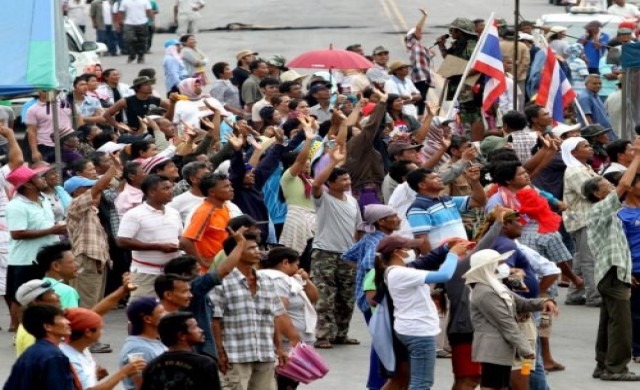 ม็อบสวนยางรับราคายางก.ก.ละ90บ.มีเงื่อนไข