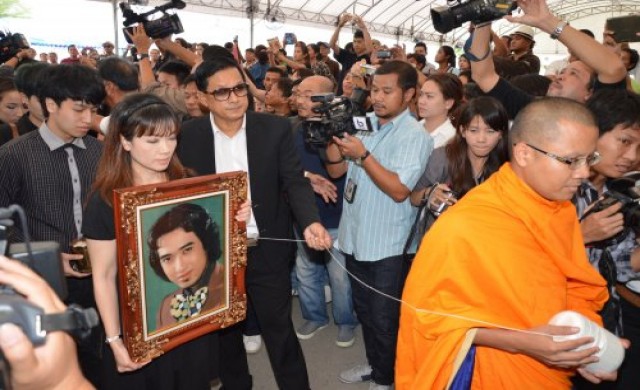 ผู้แทนพระองค์รดน้ำศพ'สายัณห์'พร้อมบรรจุศพ