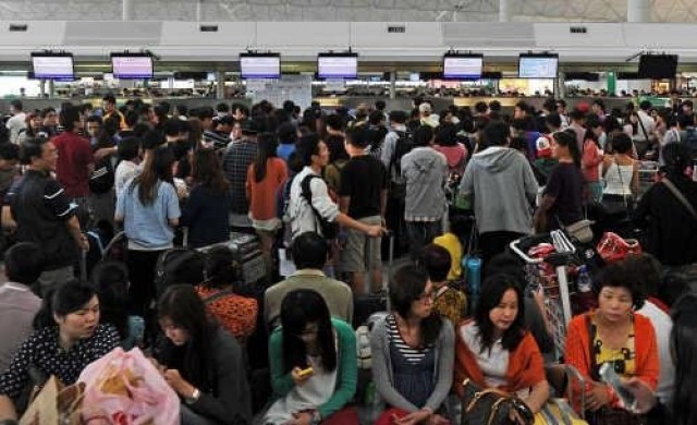 'อุซางิ'รุนแรงผู้โดยสารติดค้างสนามบินฮ่องกง