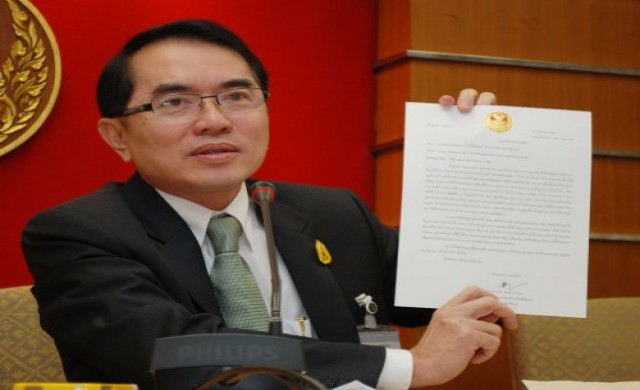 'ร.อ.ทรงกลด'บุกสภาฟังแถลงผลงานรัฐบาล