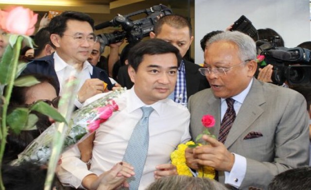 อัยการเลื่อนสั่งคดี'อภิสิทธิ์-สุเทพ'สลายแดง