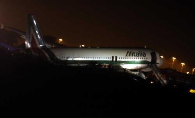 แอร์บัสอิตาลีไถลออกนอกรันเวย์ไร้เจ็บ