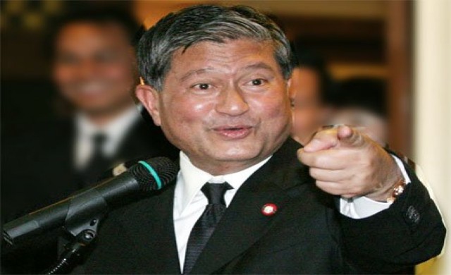 'เฉลิม'ส่งเลขาแจงแค่น้ำในสมองไม่เท่ากัน