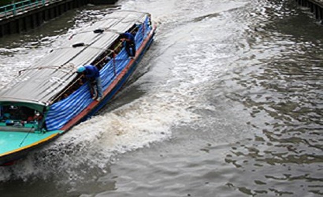 คลองแสนแสบหยุดเดินเรือ น้ำในคลองเพิ่มสูง
