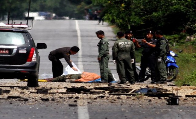 ลอบวางบึ้มบาเจาะ ชุดเก็บกู้ระเบิดดับ3นาย