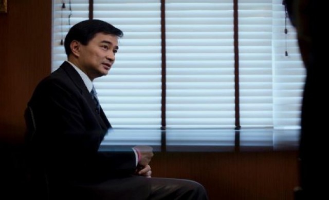 อภิสิทธิ์จี้นายกฯฟังเสียงปชช.มากกว่าพี่ชาย