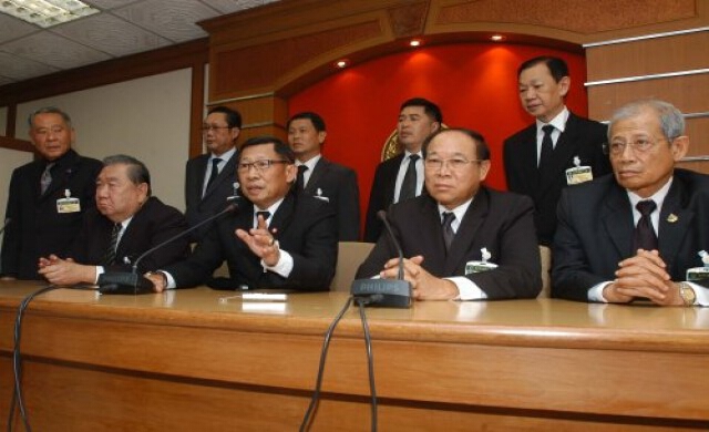 'นิคม'นำทีมส.ว.แถลงคว่ำร่างนิรโทษ