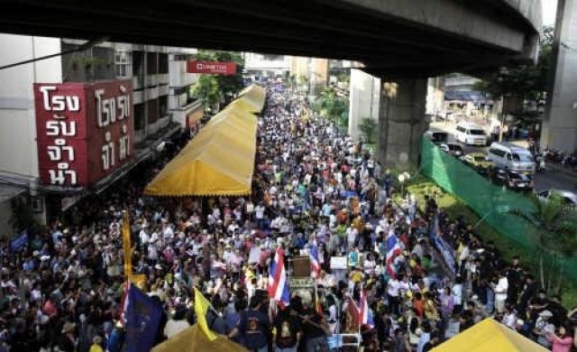 ม็อบคปท.เคลื่อนขบวนอุบเส้นทาง