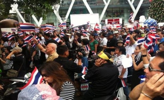 'หมอตุลย์'เป่านกหวีดเคลื่อนสมทบราชดำเนิน