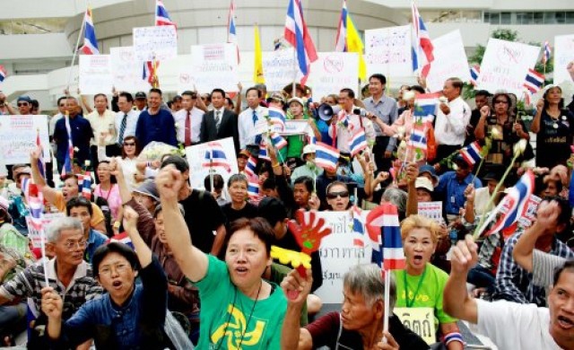 มหาดไทยรับมือม็อบบุกขึงลวดหนาม2ชั้น