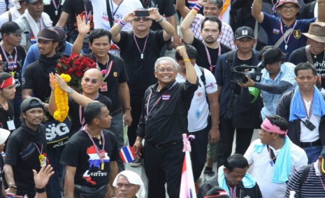 ทุกภาคม็อบล้อมศาลากลางจังหวัด