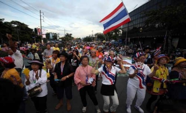 รัฐ-เอกชนงัดแผนรับมือการเมืองร้อน