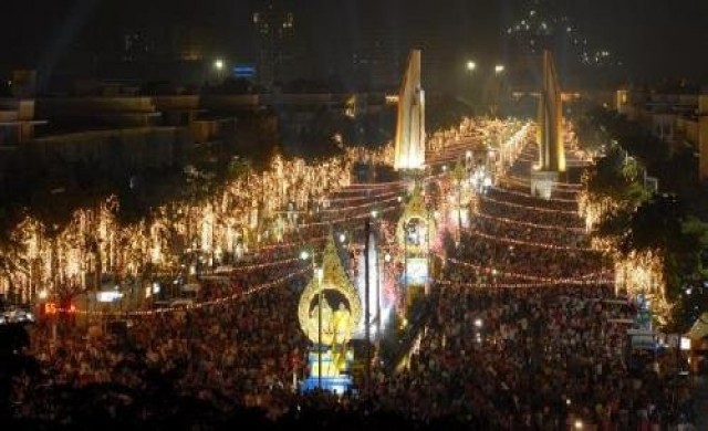 กทม.เริ่มประดับไฟ5ธ.ค.เจรจาขอคืนพื้นที่