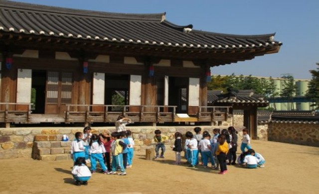 อุ่นไอรักใน 'Korea'