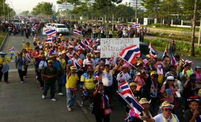 เดินหน้าต้านระบอบทักษิณ