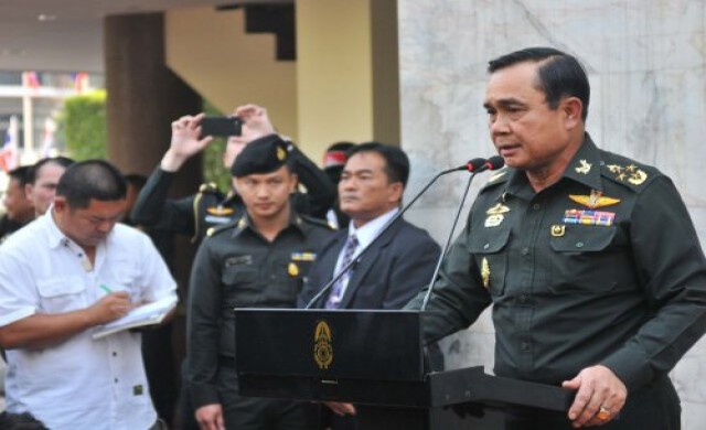ผบ.ทบ.ย้ำทหารขอยืนตรงกลางนำพาชาติ