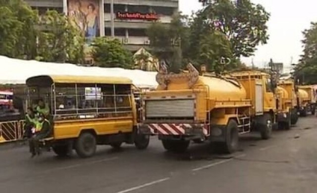 'สุเทพ'นำมวลชนทำความสะอาดราชดำเนิน