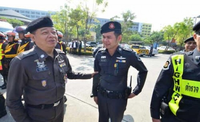 ตร.ปล่อยแถวเตรียมพร้อมดูแลงานเคาท์ดาวน์