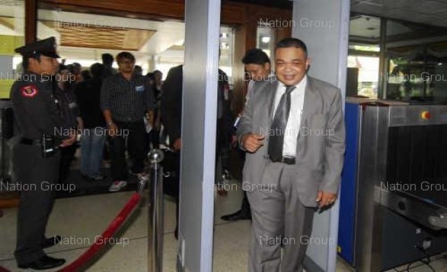 นปช.ขู่รัฐประหารเจอดอกไม้บานกลางกรุง