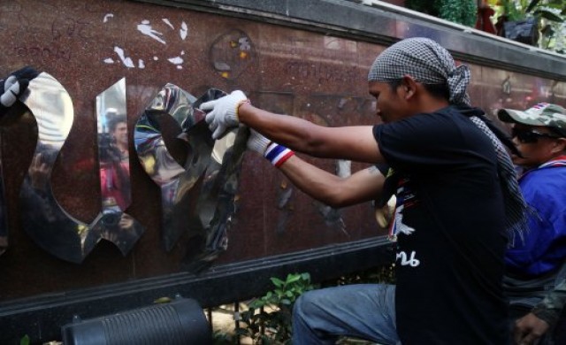 สตช.ลั่นดำเนินคดีไม่ต่ำกว่า21คนทำลายป้าย