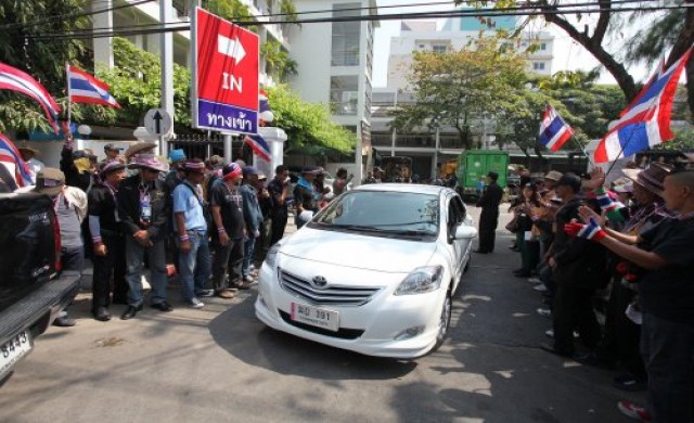 กดดันออกจากสนง.เขตพญาไท