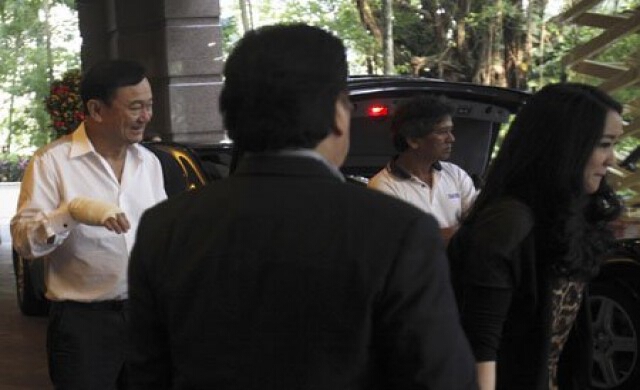 สื่อนอกเผย'ทักษิณ'เข้าเฝือกอ่อนอยู่สิงคโปร์