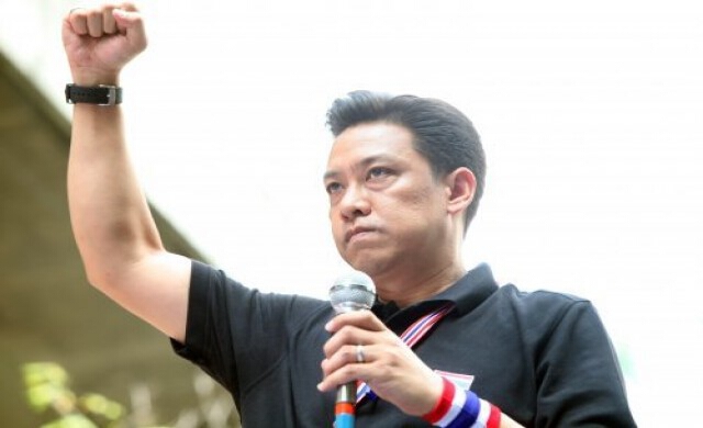 กปปส.ปิดสโมสรกองทัพบกค้านประชุมครม.