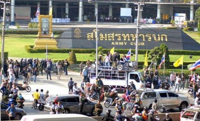 อินไซด์ถกเลือกตั้ง กกต.จนมุมเลื่อนแล้วสงบ?