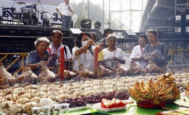 กปปส.สีลม ไหว้ตรุษจีน