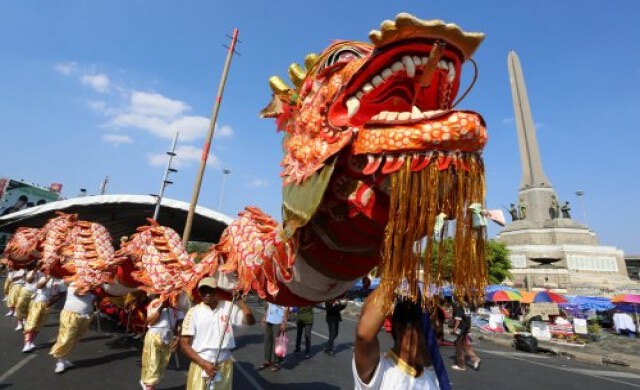 เชิดสิงโตที่ชุมนุม