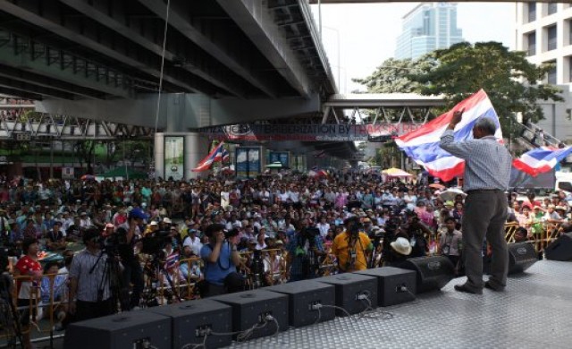 'สุเทพ'แย้มบุกสนง.ปลัดกลาโหมบีบนายกฯ