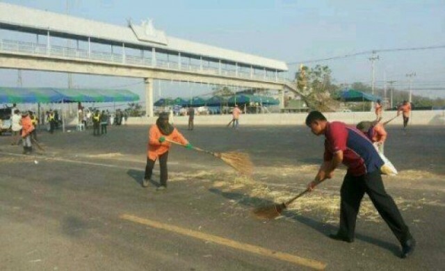 ชาวนายอมเปิดจราจรแยกวังมะนาวทั้ง2ฝั่ง