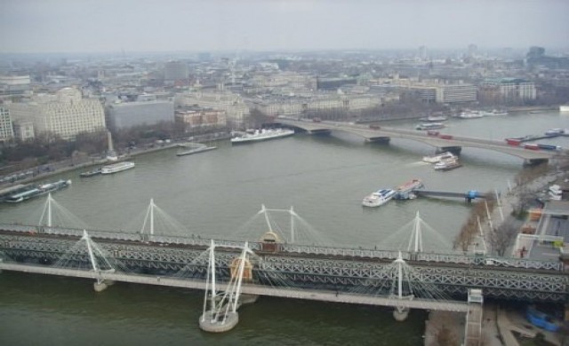 แม่น้ำเทมส์ทะลักท่วมหลายเมืองในอังกฤษ