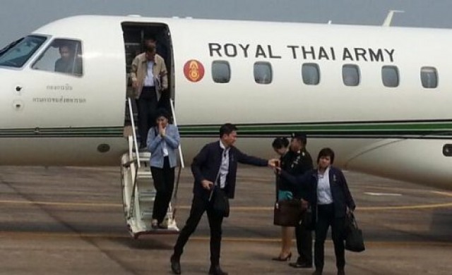'ยิ่งลักษณ์'ถึงสกลนคร ประชุมภัยแล้ง