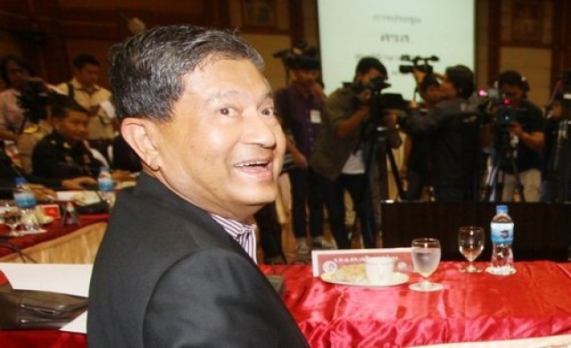 'เฉลิม'ดอดบินสิงคโปร์ บอกพบผู้ใหญ่
