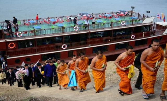 นั่งเรือใหญ่....ไหว้พระธาตุสองฝั่งโขง