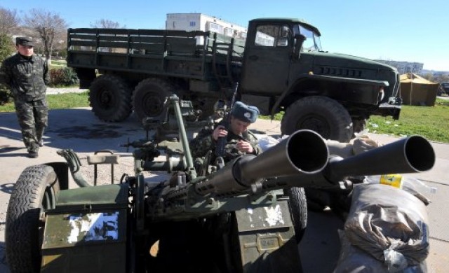 รัสเซียบุกยึดฐานทัพอากาศไครเมีย