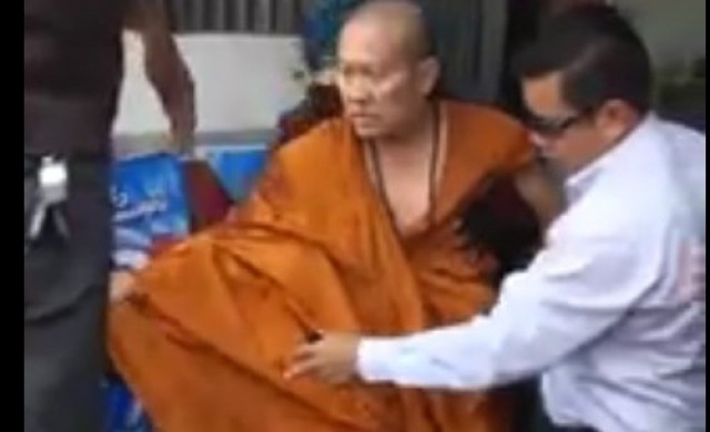 เหตุรุมสกรัม'พระ'อ่วมหน้าป.ป.ช.