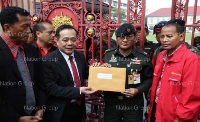 เจาะ'พื้นที่การเมือง'ถนนอักษะ จัดแดงชุมนุมใหญ่